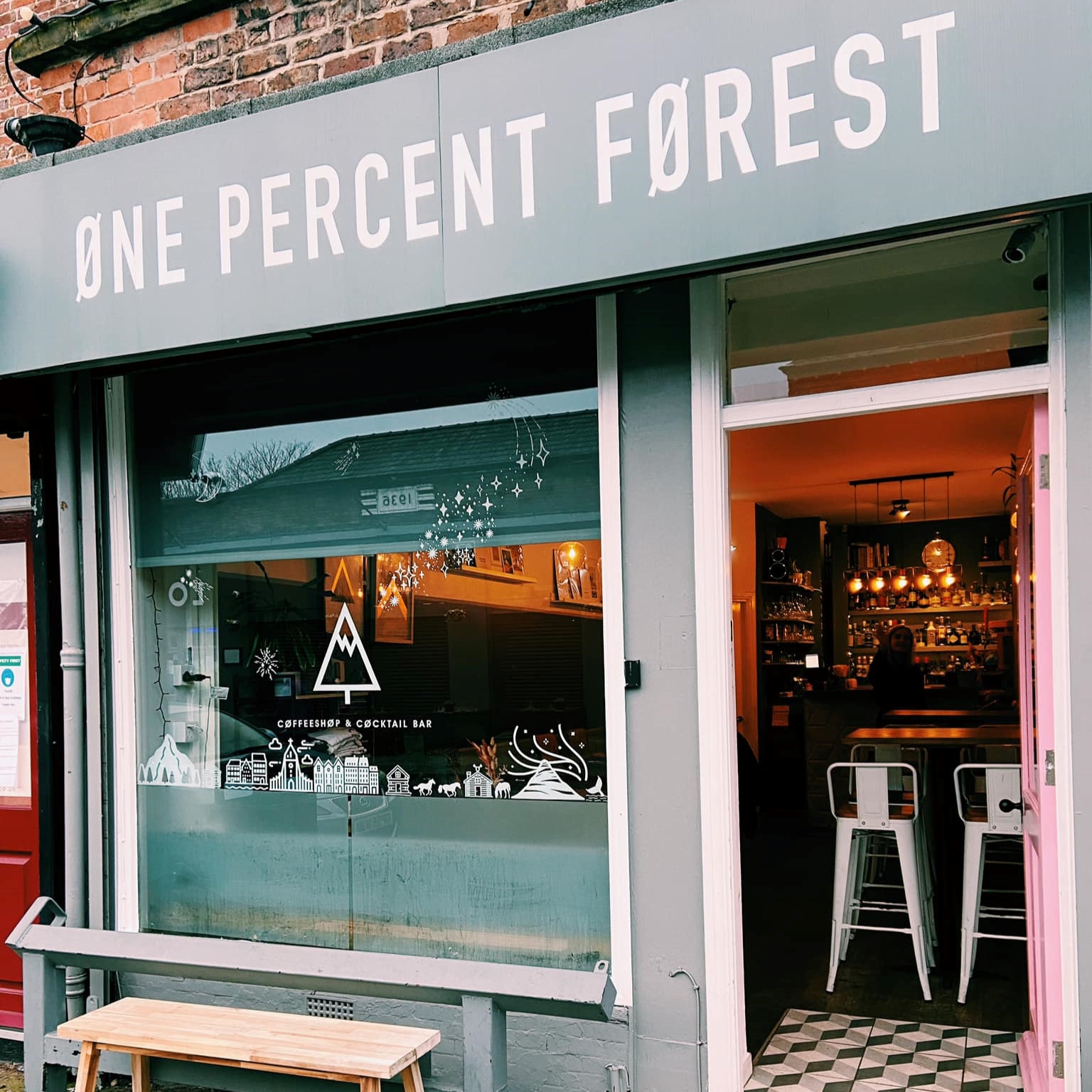picture-of-shopfront-of-one-percent-forest-cafe-in-woolton