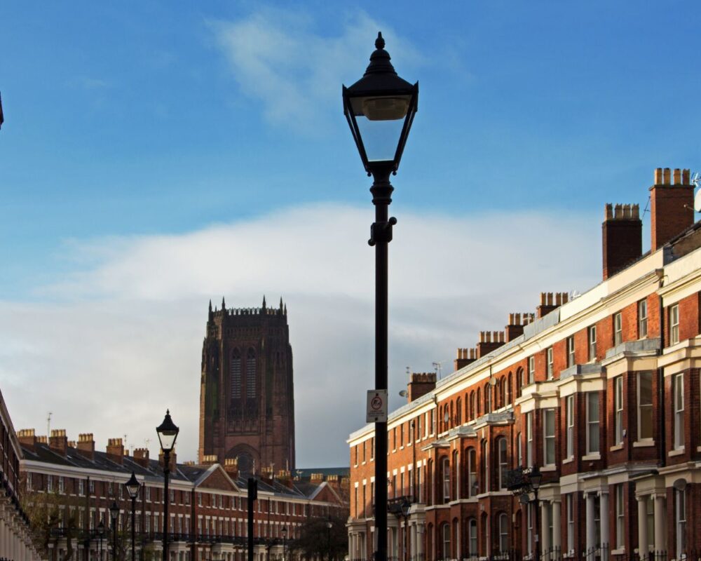 benefits of using estate agents feature image