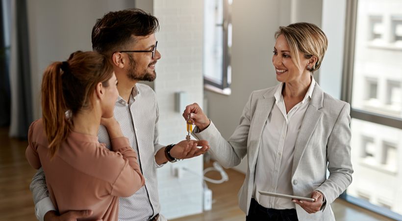 estate agent selling